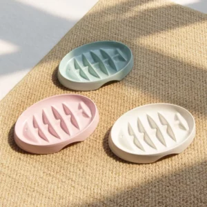 Gamelle AntiGlouton pour chat en forme de poisson, idéale pour réguler l'alimentation.