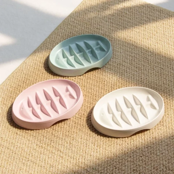 Gamelle AntiGlouton pour chat en forme de poisson, idéale pour réguler l'alimentation.